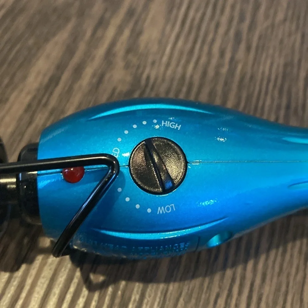 Tigi BED HEAD Rock n Roller curling wand.